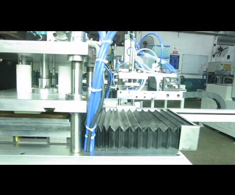 創鴻全自動模切機