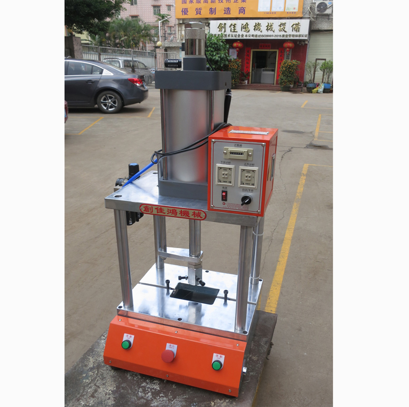  四柱氣動衝床CH102係列